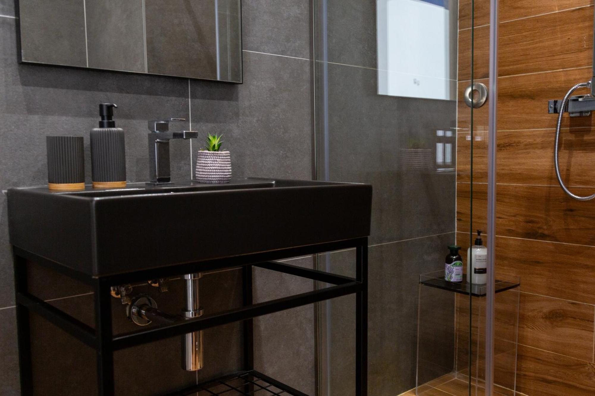 Art Vista Apartment Тирана Экстерьер фото